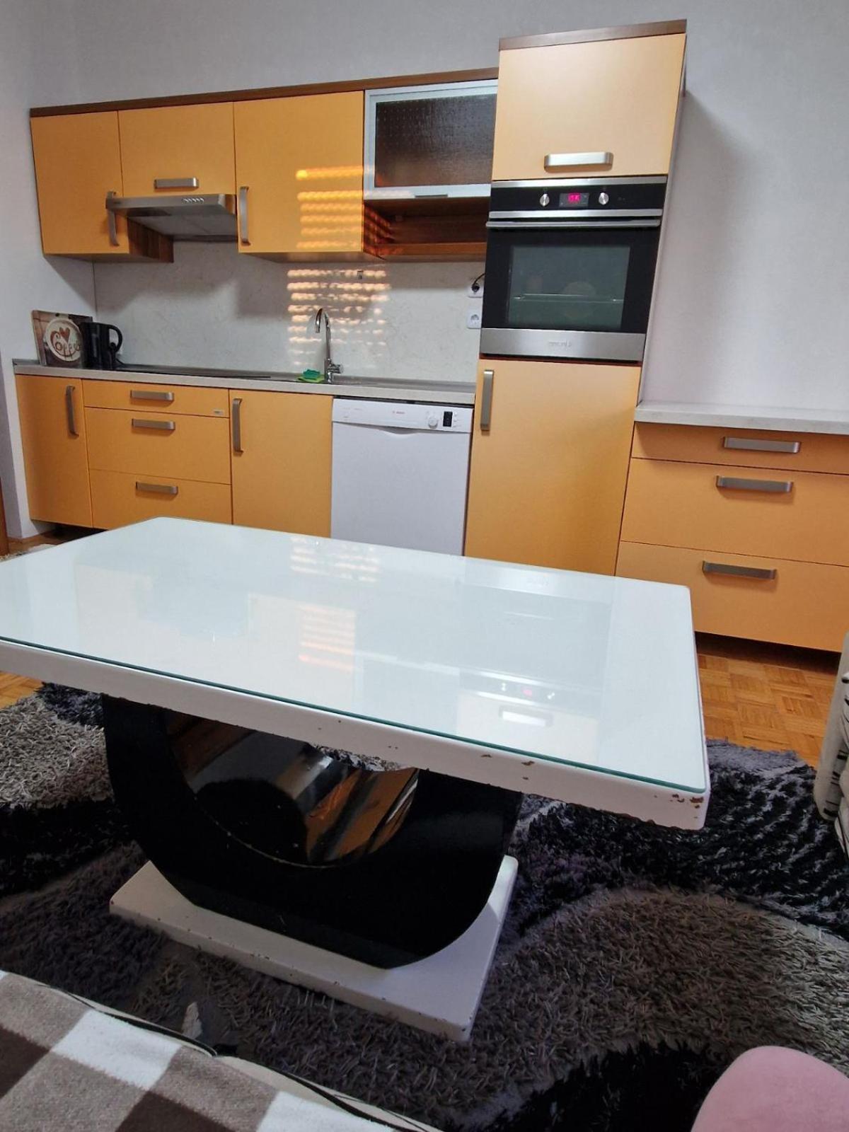 Apartma-Sobe Lejla Випава Екстериор снимка