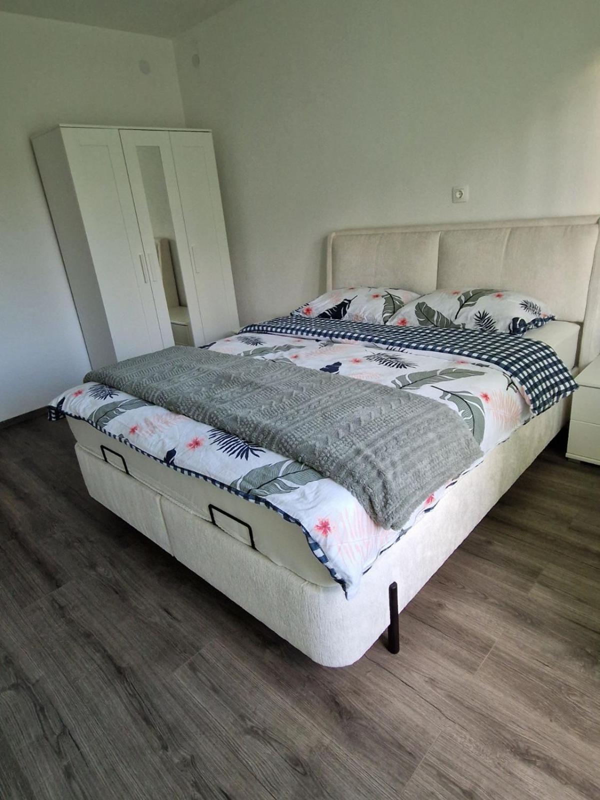 Apartma-Sobe Lejla Випава Екстериор снимка