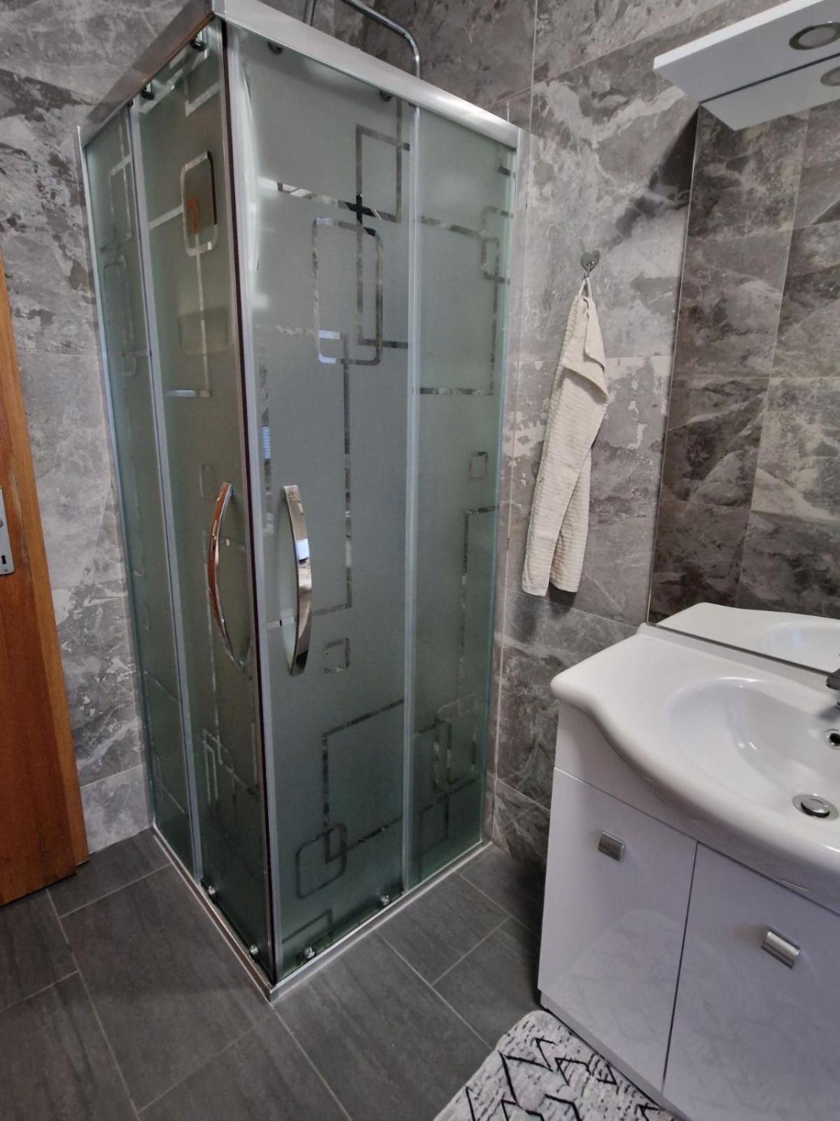 Apartma-Sobe Lejla Випава Екстериор снимка