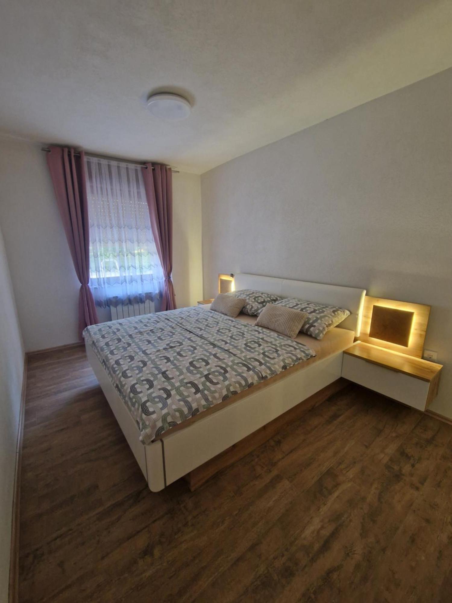 Apartma-Sobe Lejla Випава Екстериор снимка