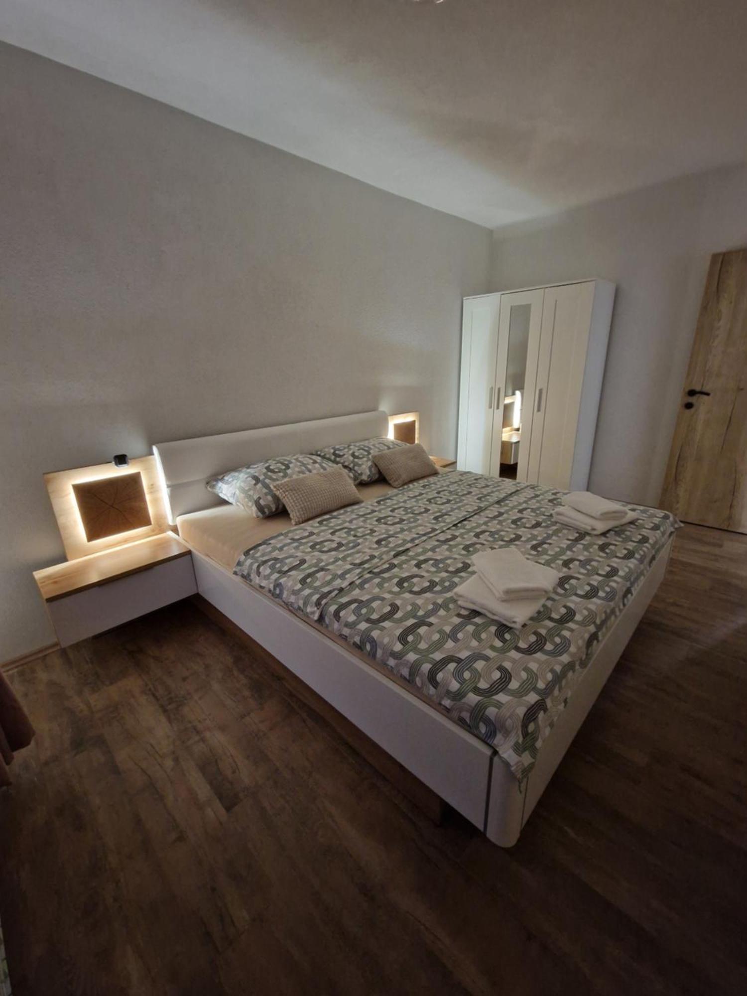 Apartma-Sobe Lejla Випава Екстериор снимка