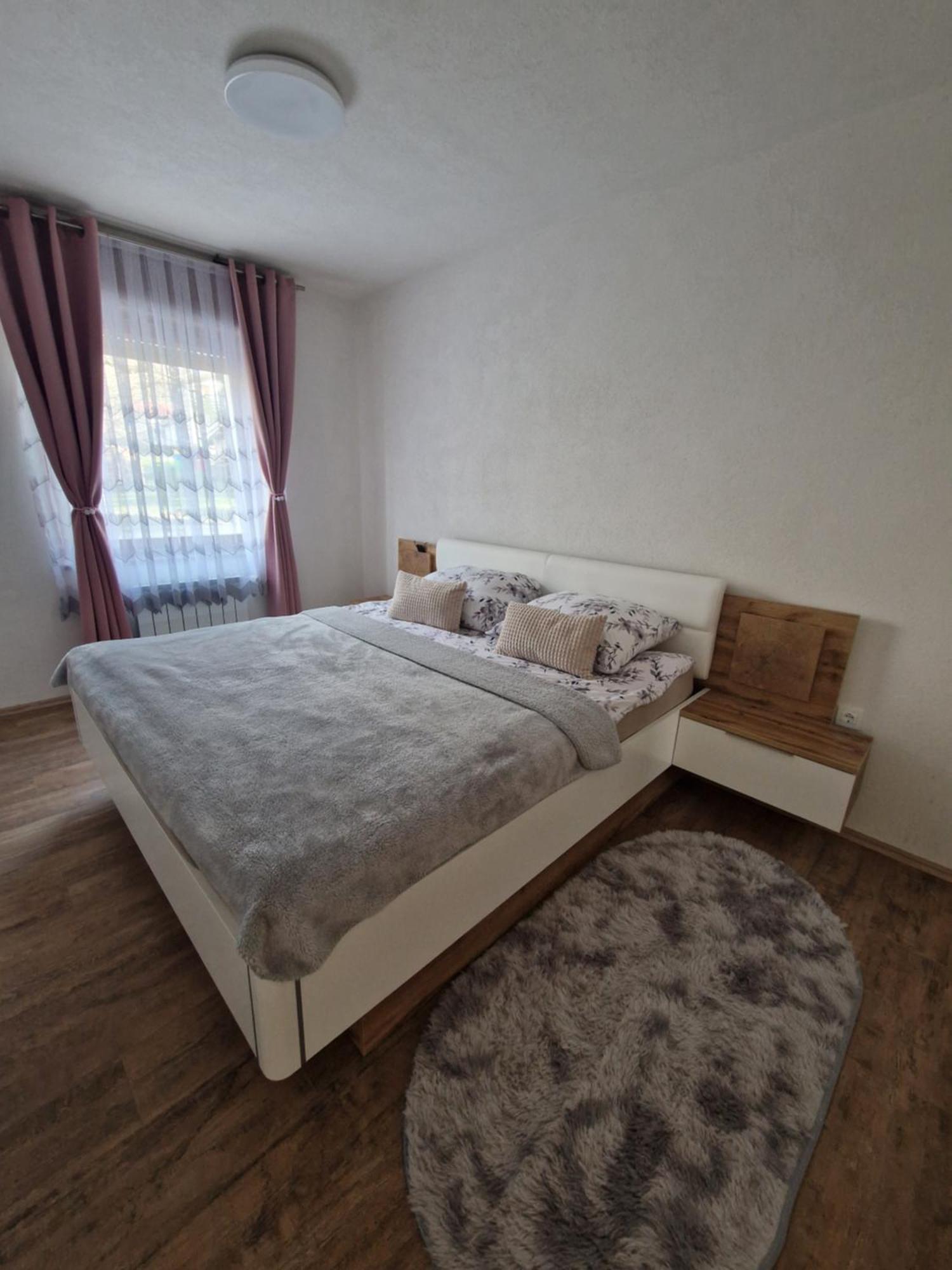 Apartma-Sobe Lejla Випава Екстериор снимка