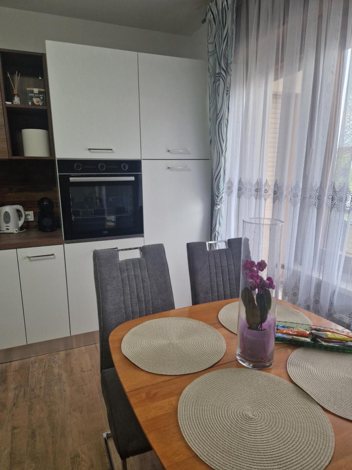 Apartma-Sobe Lejla Випава Екстериор снимка