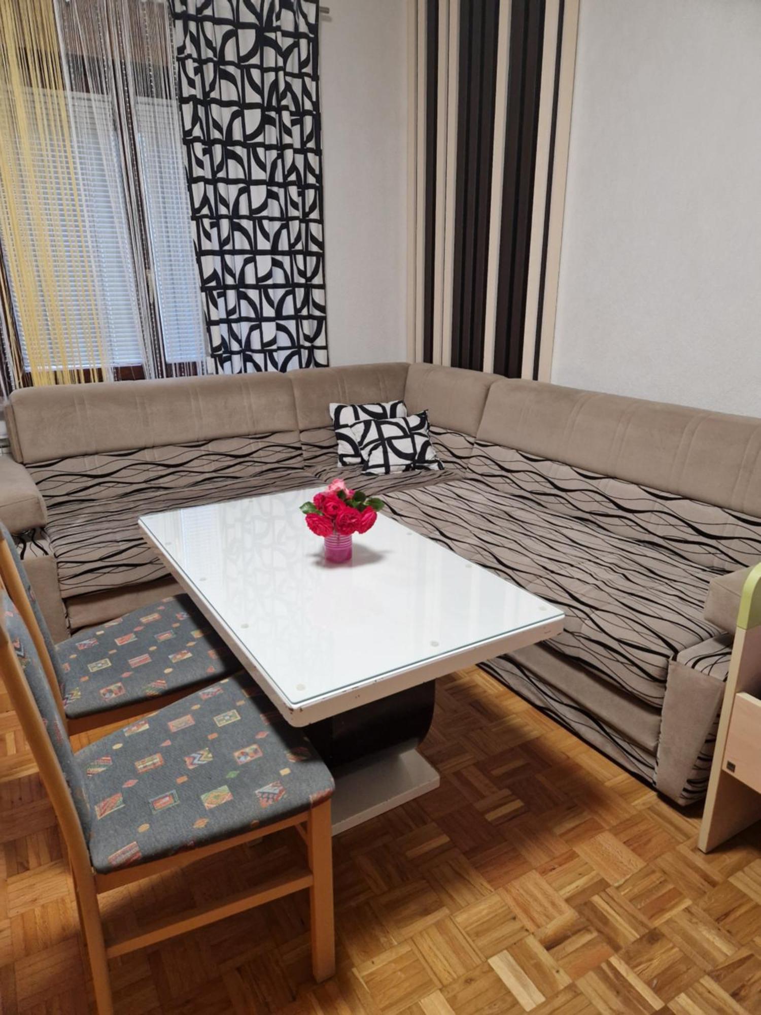 Apartma-Sobe Lejla Випава Екстериор снимка
